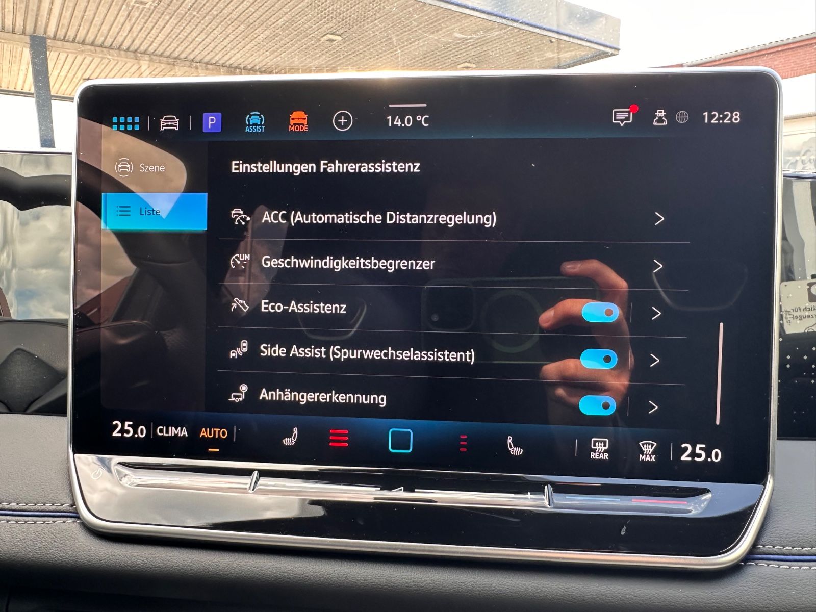 Fahrzeugabbildung Volkswagen Tiguan 1.5 eTSI R-Line DSG AHK/Navi/APP/LED/SHZG