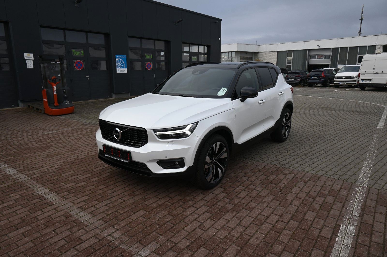Fahrzeugabbildung Volvo XC40 T3 R Design *PANO*RFK*H&K*Leder*