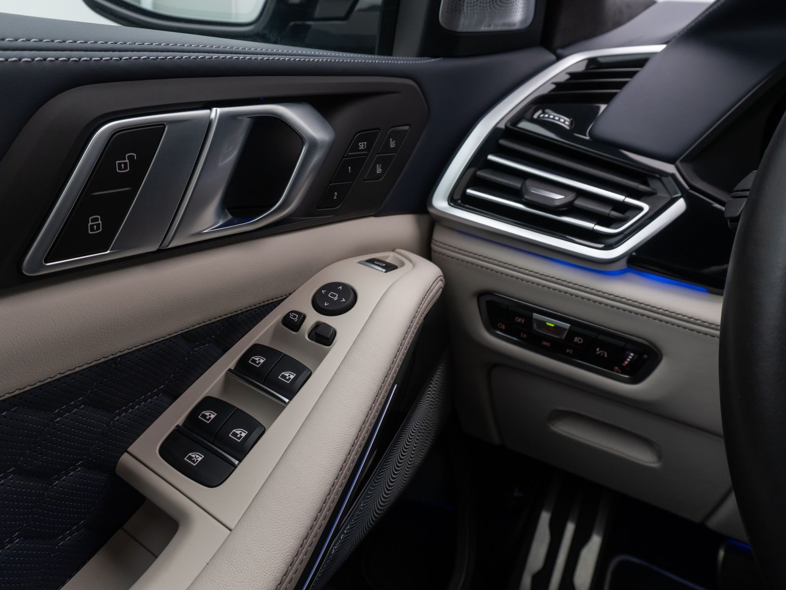 Fahrzeugabbildung BMW X5 M FondEntert NightVision TV SkyLoung MegaVoll