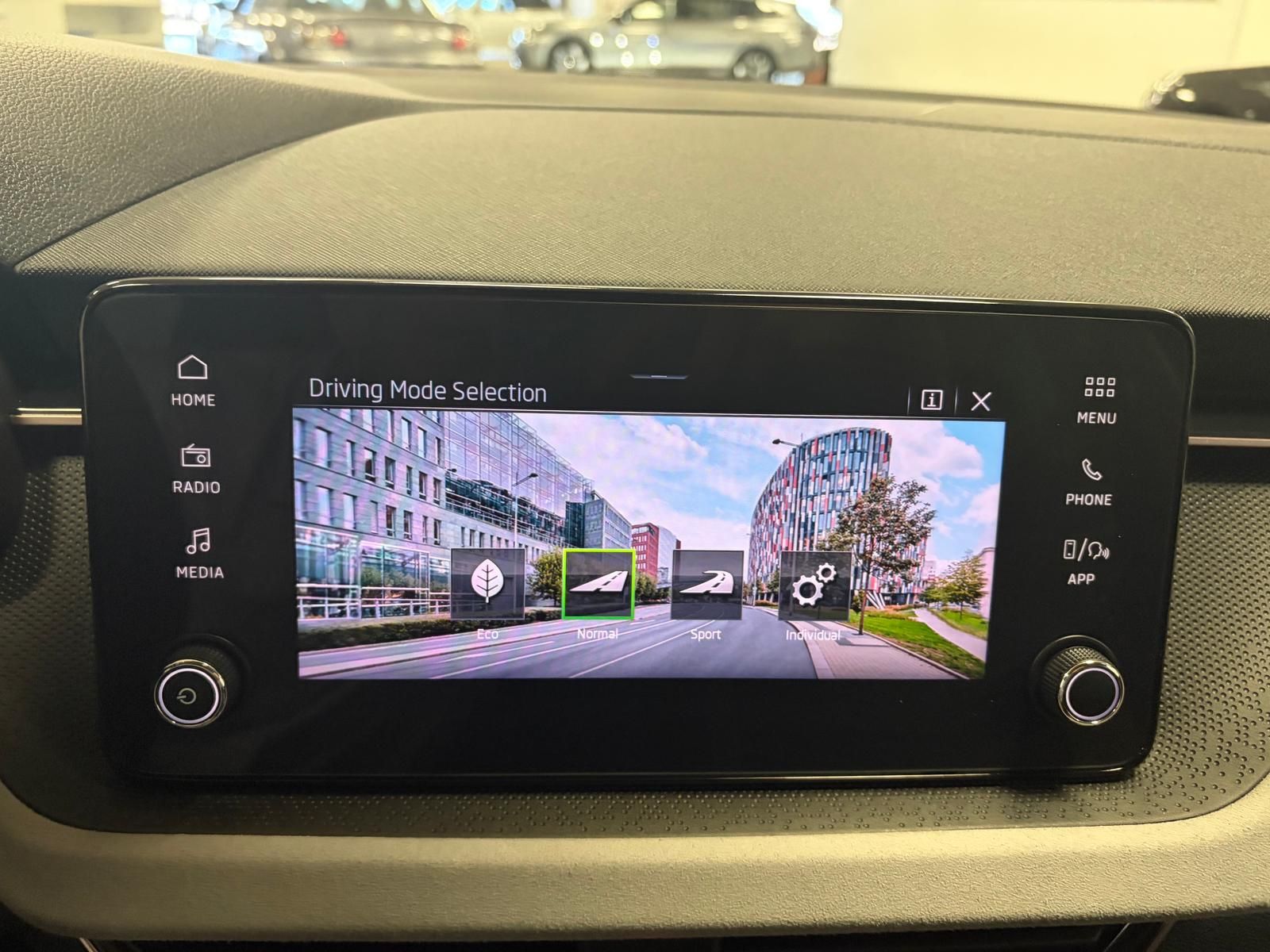 Fahrzeugabbildung SKODA Kamiq 1.0 TSI DSG First Edition+ACC+KAMER+MATRIX