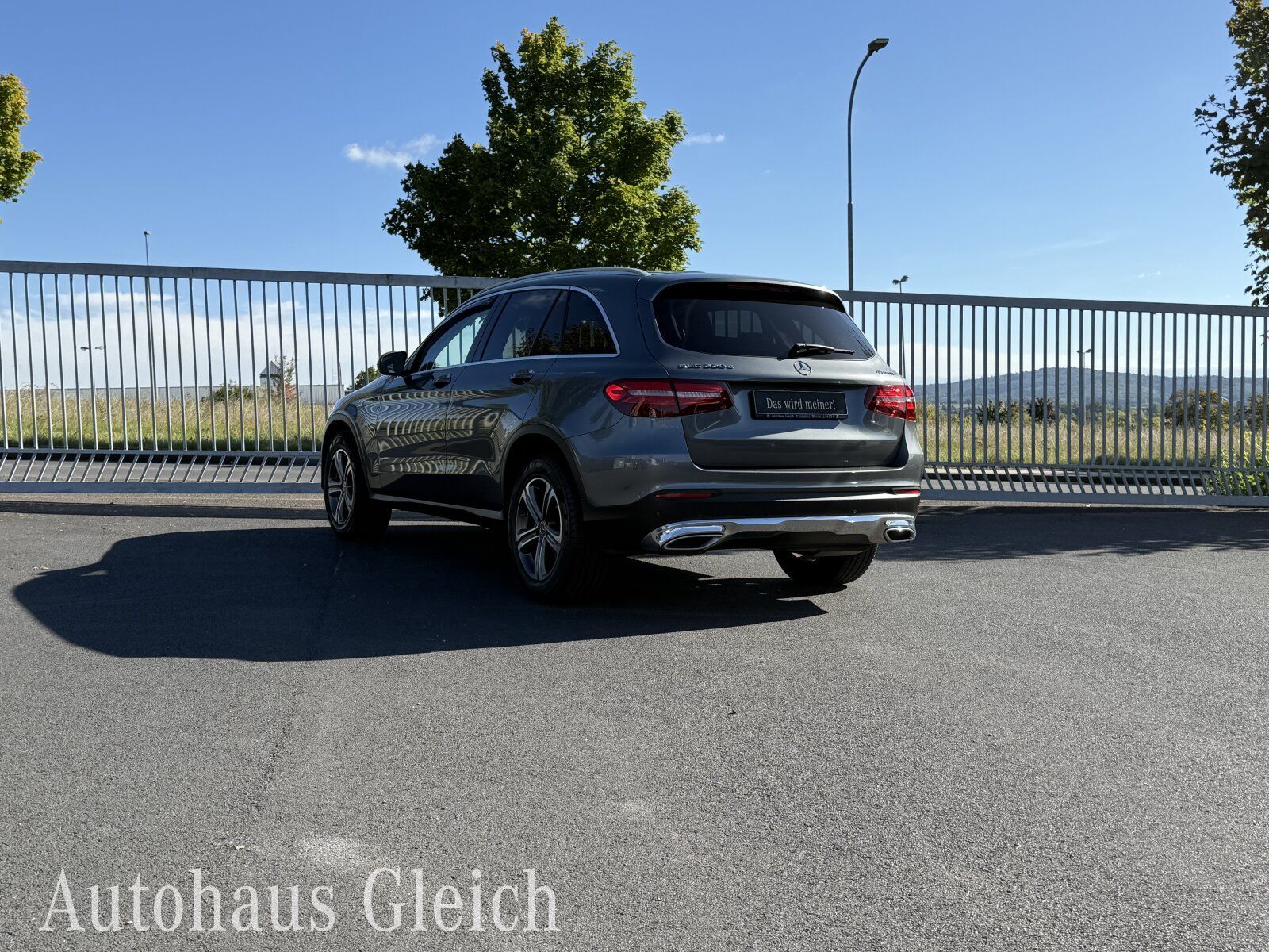 Fahrzeugabbildung Mercedes-Benz GLC 220 d 4Matic Navi/Keyless Go Startanlage/LED