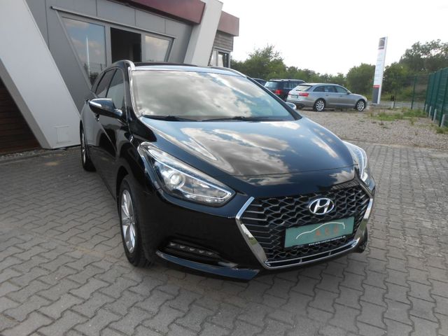 Hyundai i40 Kombi blue 1.6 CRDi Space