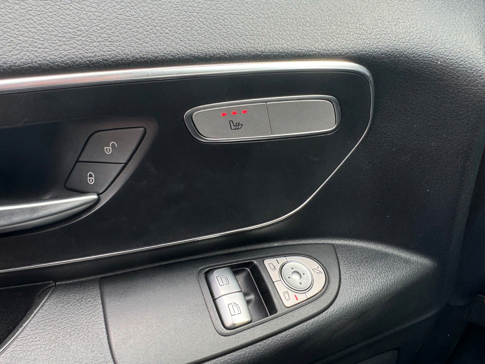 Fahrzeugabbildung Mercedes-Benz Vito 119 CDI Tourer Select DISTRONIC LED AHK2,5t