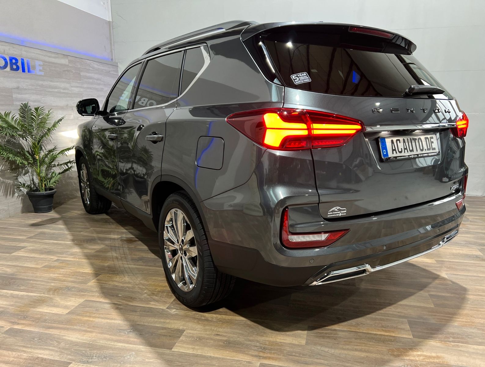 Fahrzeugabbildung Ssangyong KGM REXTON  Titanium Plus 4WD *7 Sitz*360*AHK*