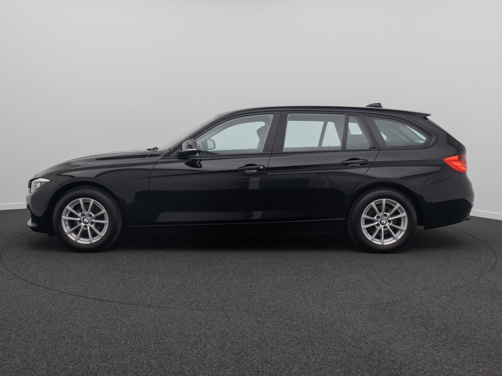 Fahrzeugabbildung BMW 318d GeschwindigReg AHK PDC Lordos NaviBusiness