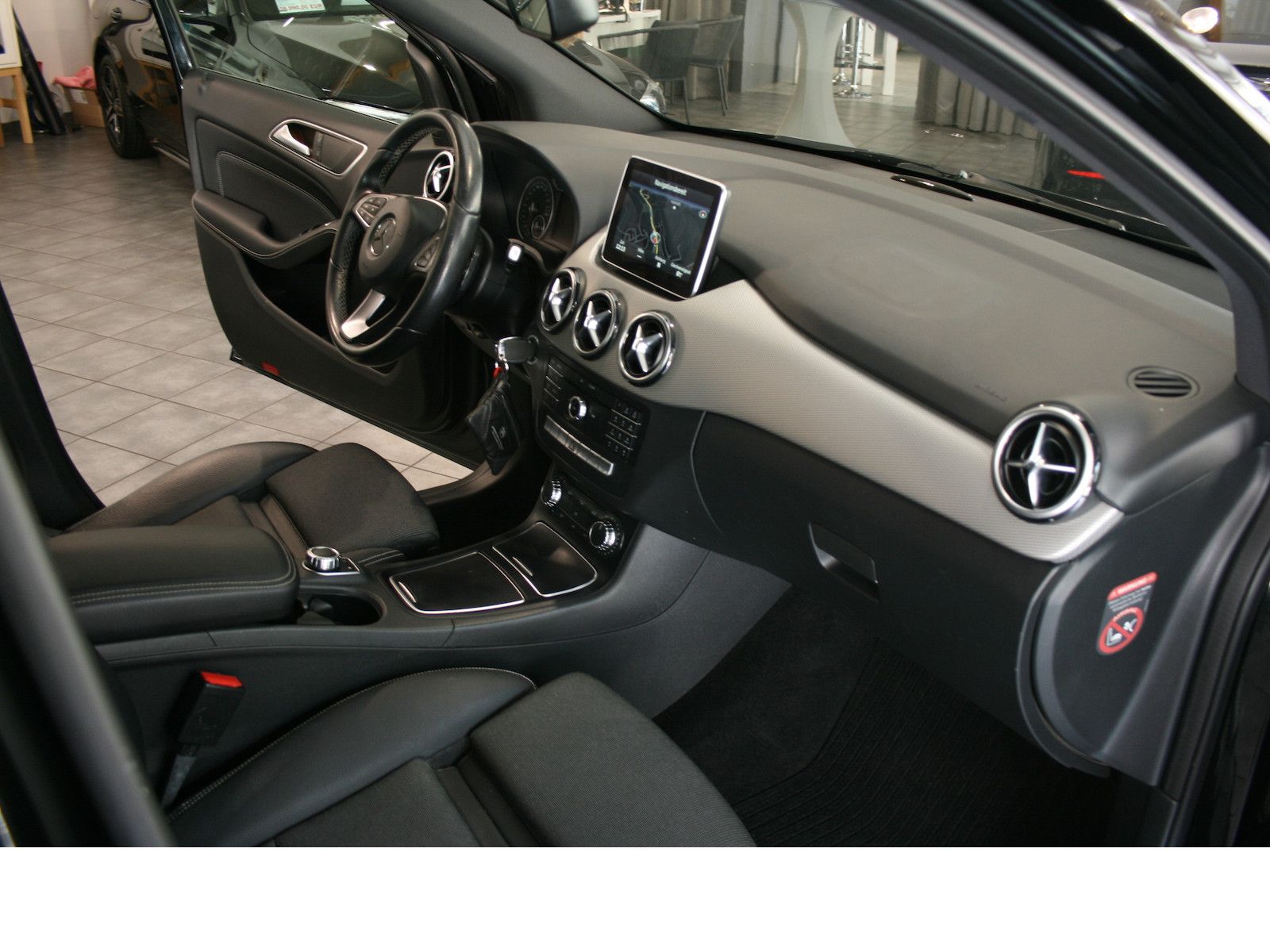 Fahrzeugabbildung Mercedes-Benz B 180 Urban *Automatik*LED*Navi*Totwinkel*AHK