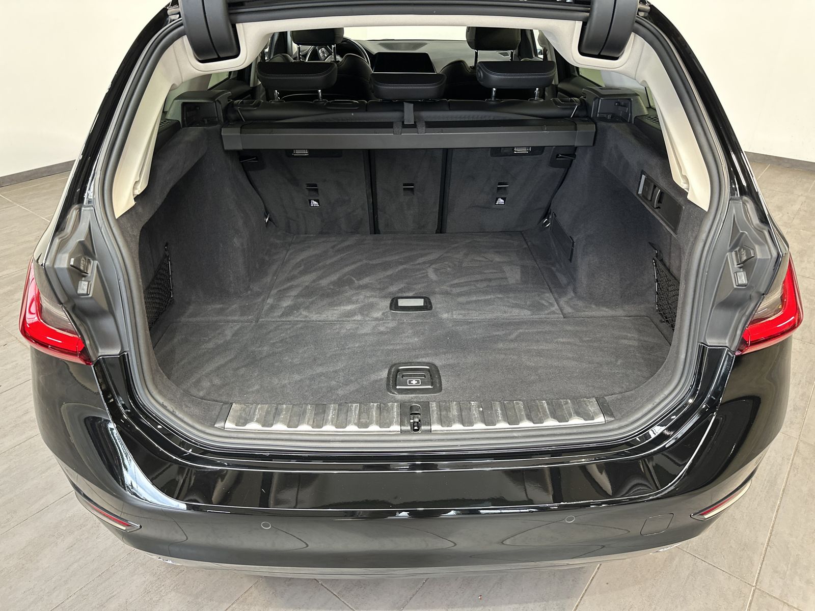 Fahrzeugabbildung BMW 320d Touring Sport-Line NAV+LED+KAMERA+17ZO+1HD