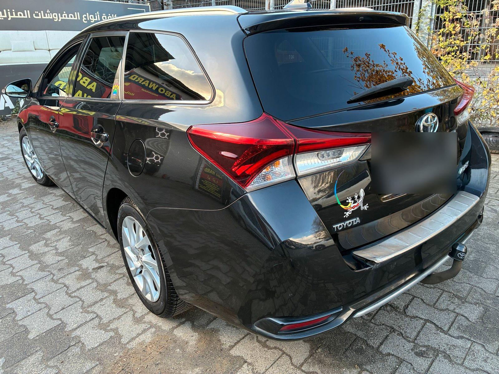 Toyota Auris 2015 — interior
