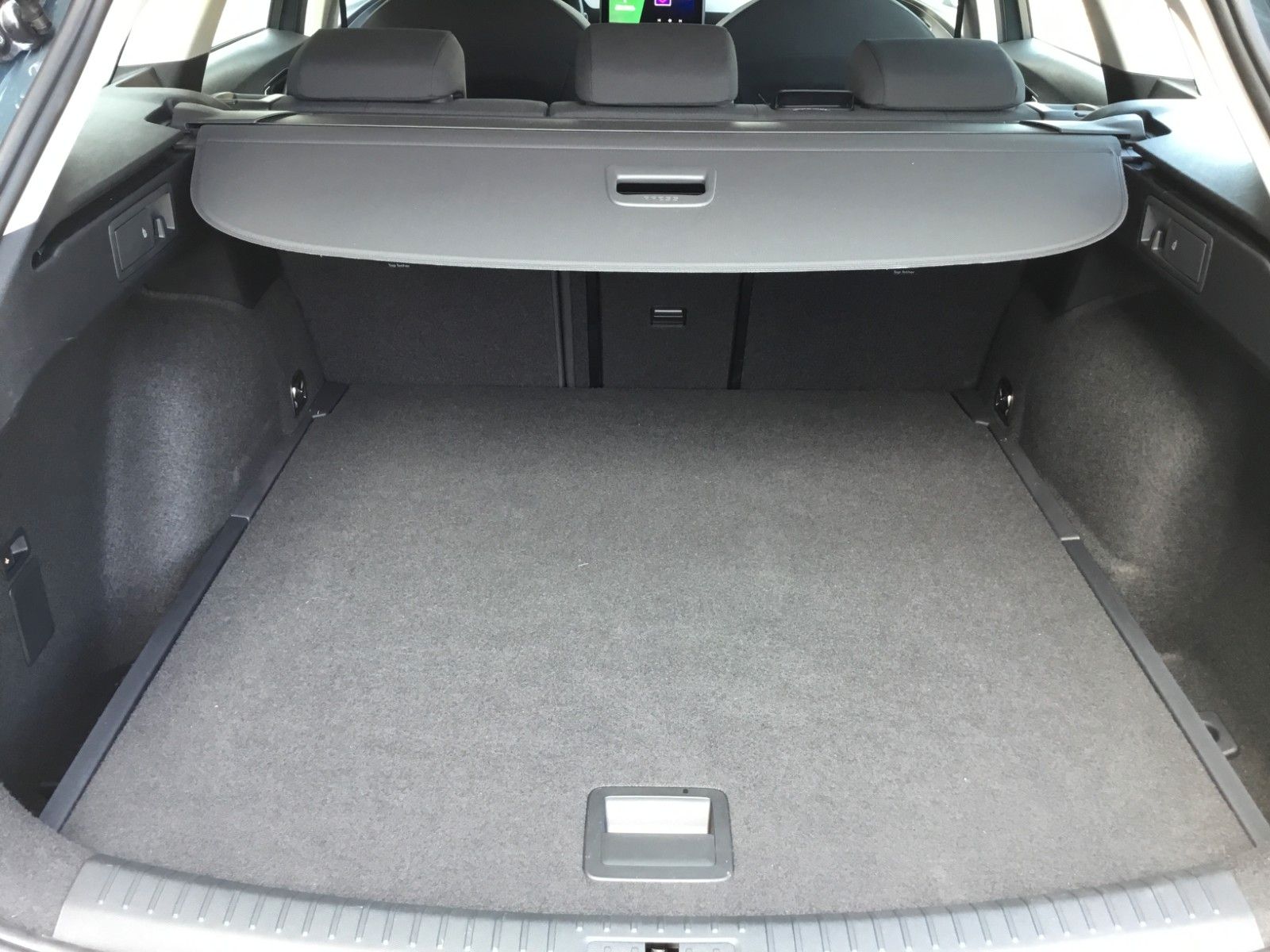 Fahrzeugabbildung SEAT Leon 1.5 eTSI Style DSG Sportstourer+LED+ACC+AHK