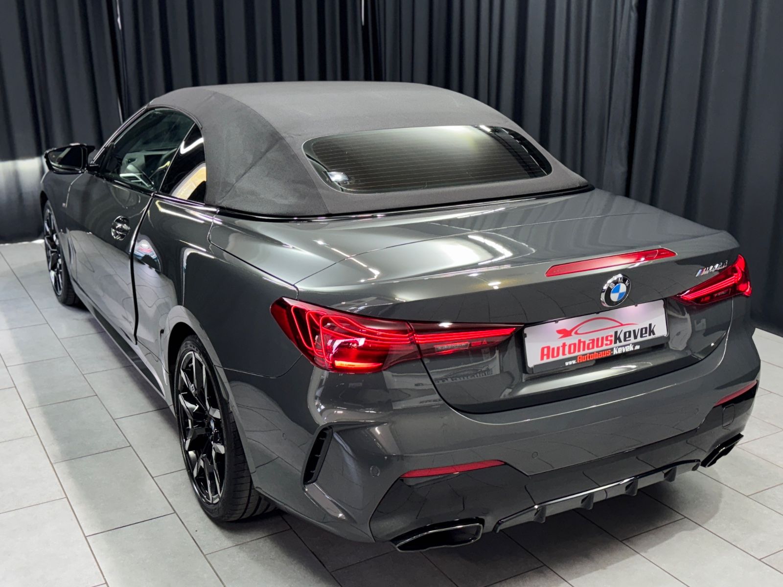 Fahrzeugabbildung BMW M440i Cabrio xDrive|INDIVIDUAL|H&K|LEDER|FACELIF