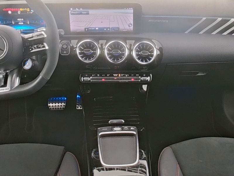 Fahrzeugabbildung Mercedes-Benz AMG A 35 4M PREMIUM+NIGHT+AHK+MULTIBEAM+AMBIENTE