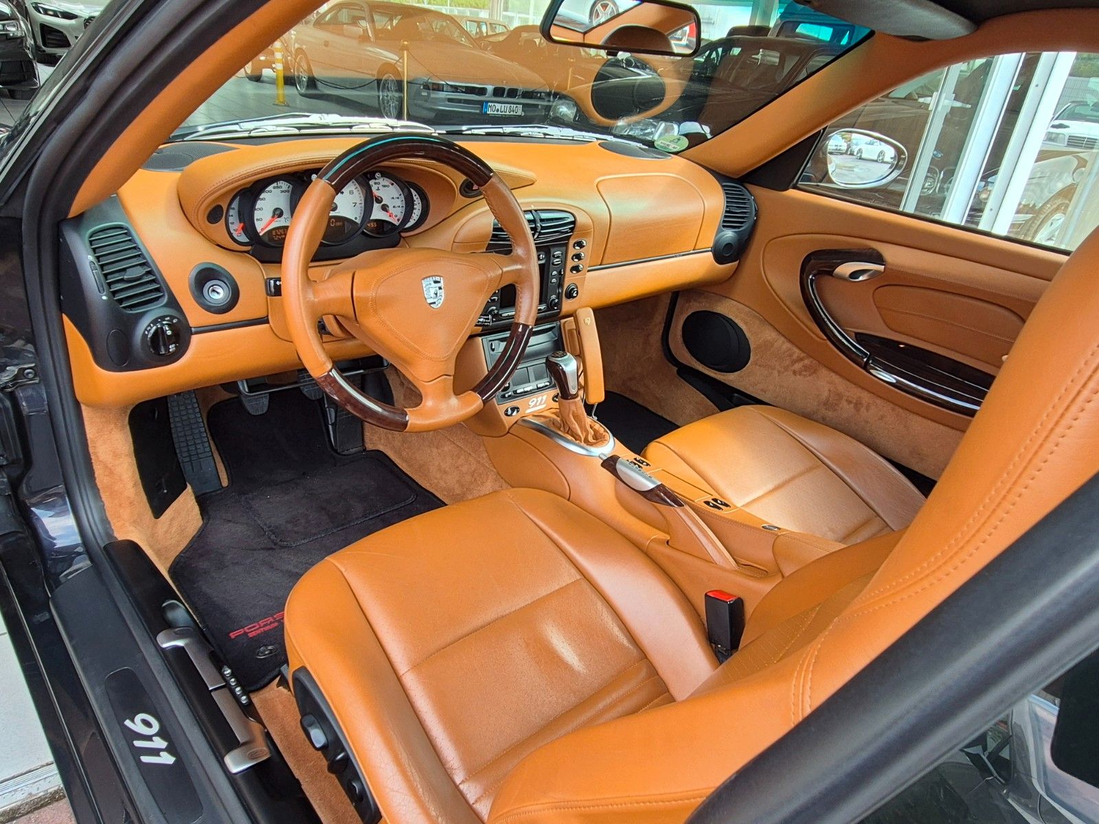 Fahrzeugabbildung Porsche 996 Carrera 4 /Nr. 358 von 911 Millennium/BRD/1A