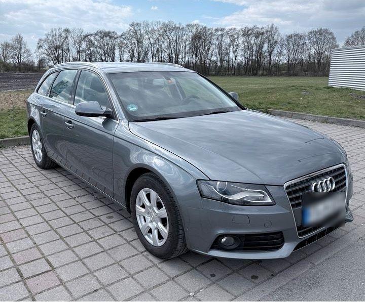 Audi A4 2011 — вигляд ззаду