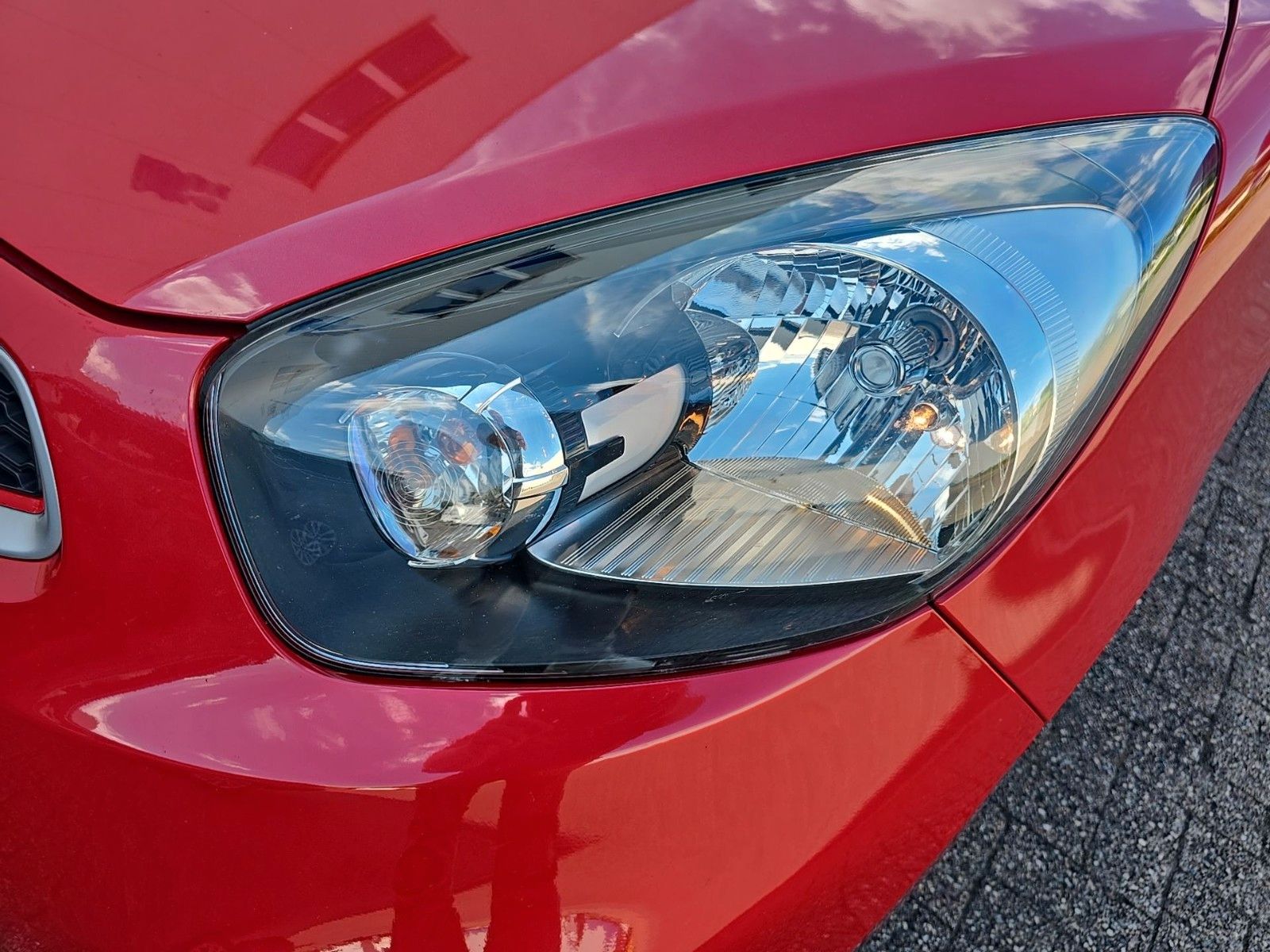 Fahrzeugabbildung Kia Picanto 1,0 Allwetter Sitzheizung Klimaautomatik
