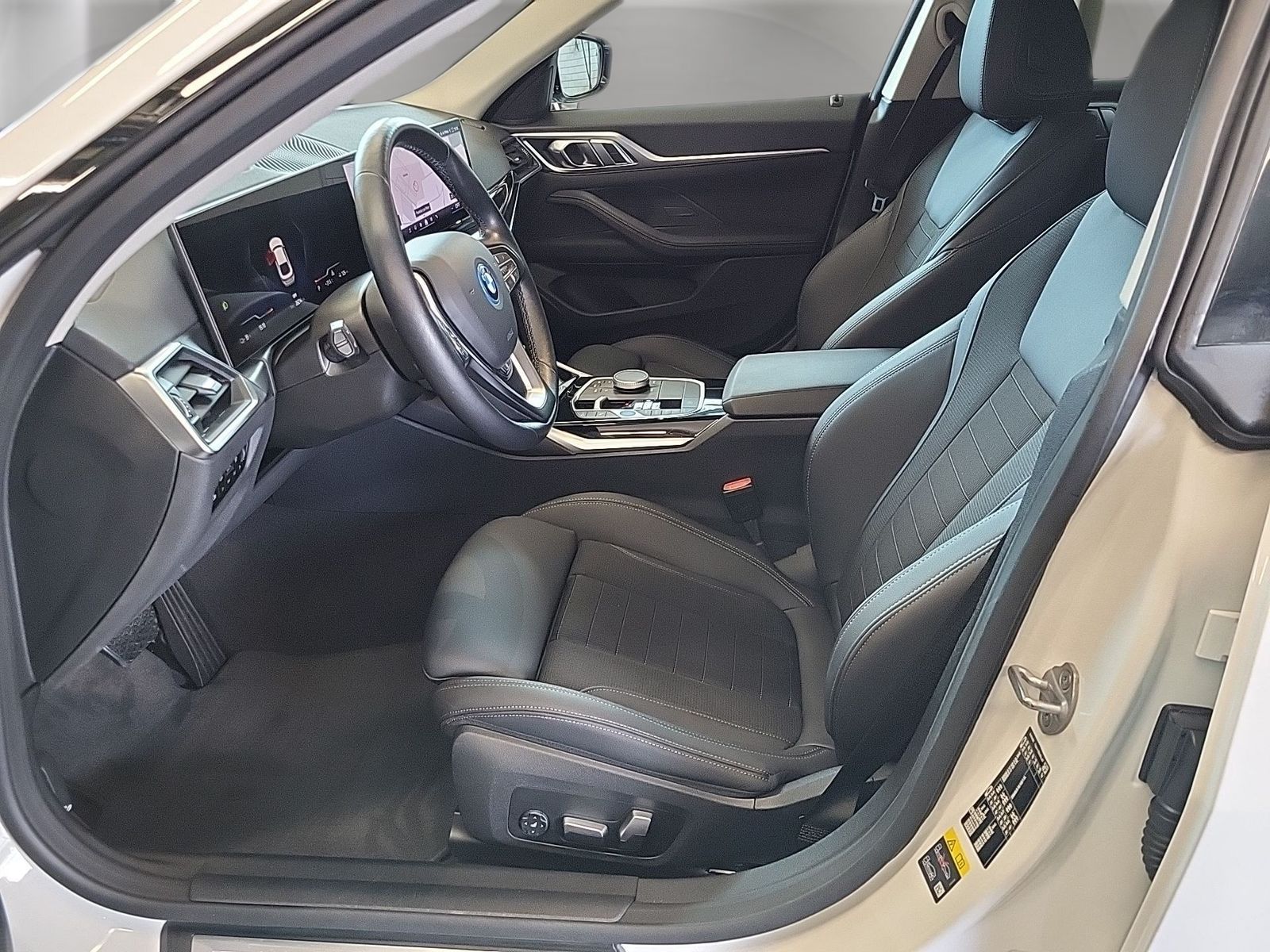 BMW i4 eDrive35 Gran Coupé LiveCockpitProf Kamera foto 7