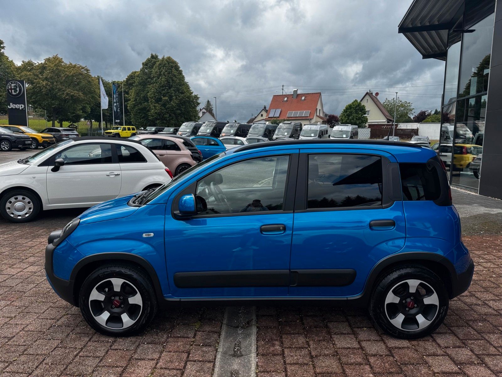 Fahrzeugabbildung Fiat Panda MY23 CROSS 1.0 GSE CARPLAY KLIMA
