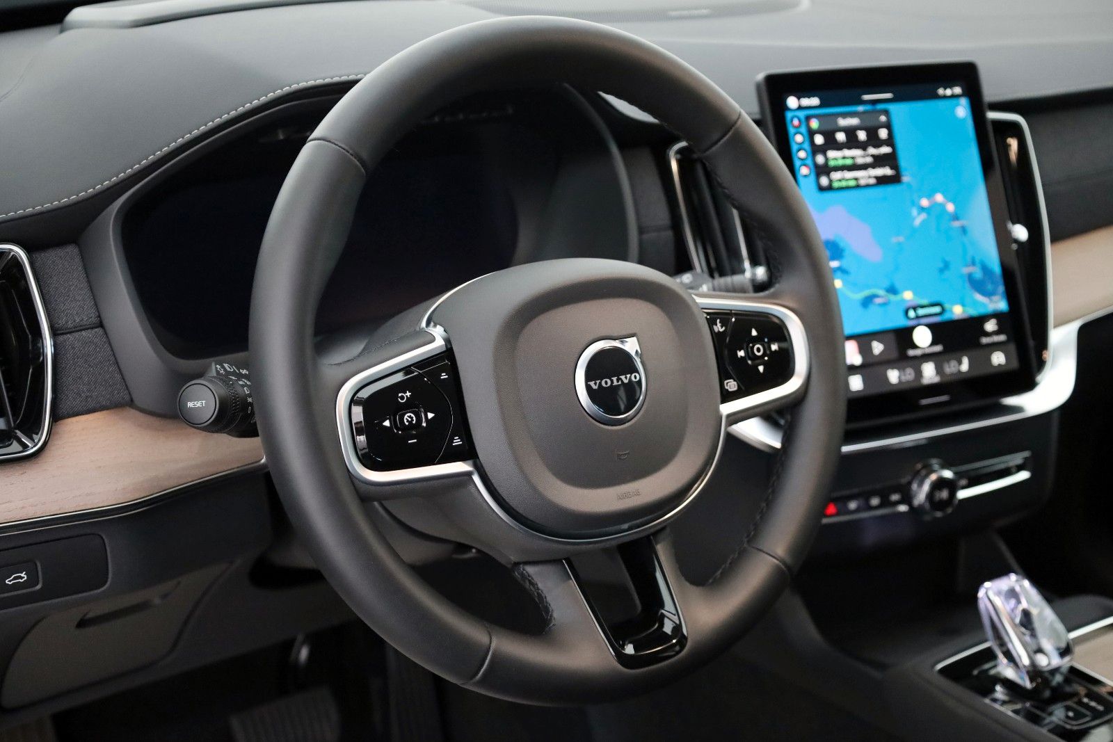 Fahrzeugabbildung Volvo XC90 Plus Bright AWD 7Si,Leder,Navi,LED,HUD,360°