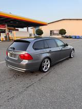 BMW 320i Touring -AHK*NAVI*LEDER*ST-FAHRWERK - BMW 320 aus 2011: 320i