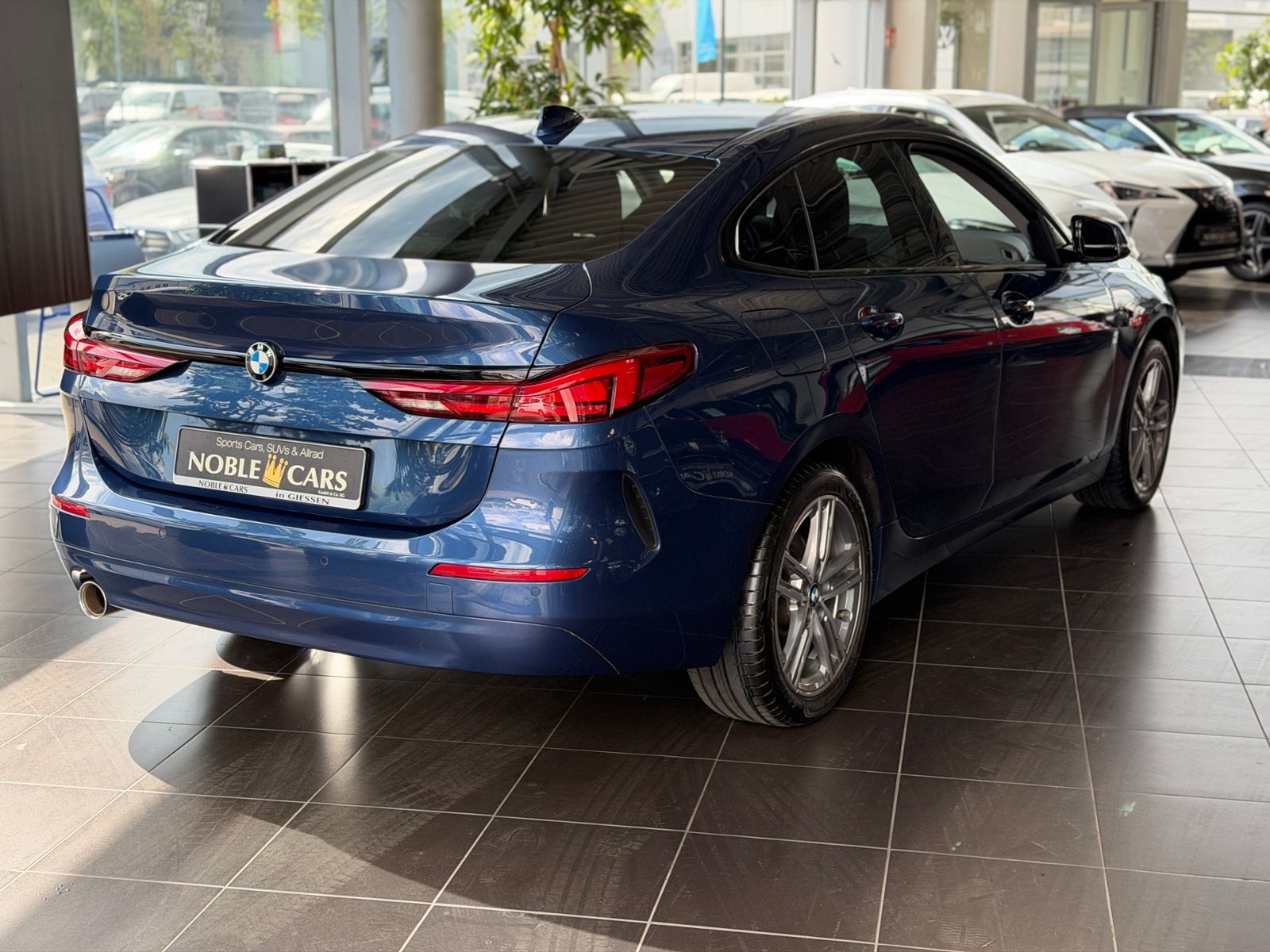 Fahrzeugabbildung BMW 218i Gran Coupe Luxury Line Shadow LED NAV SHZ