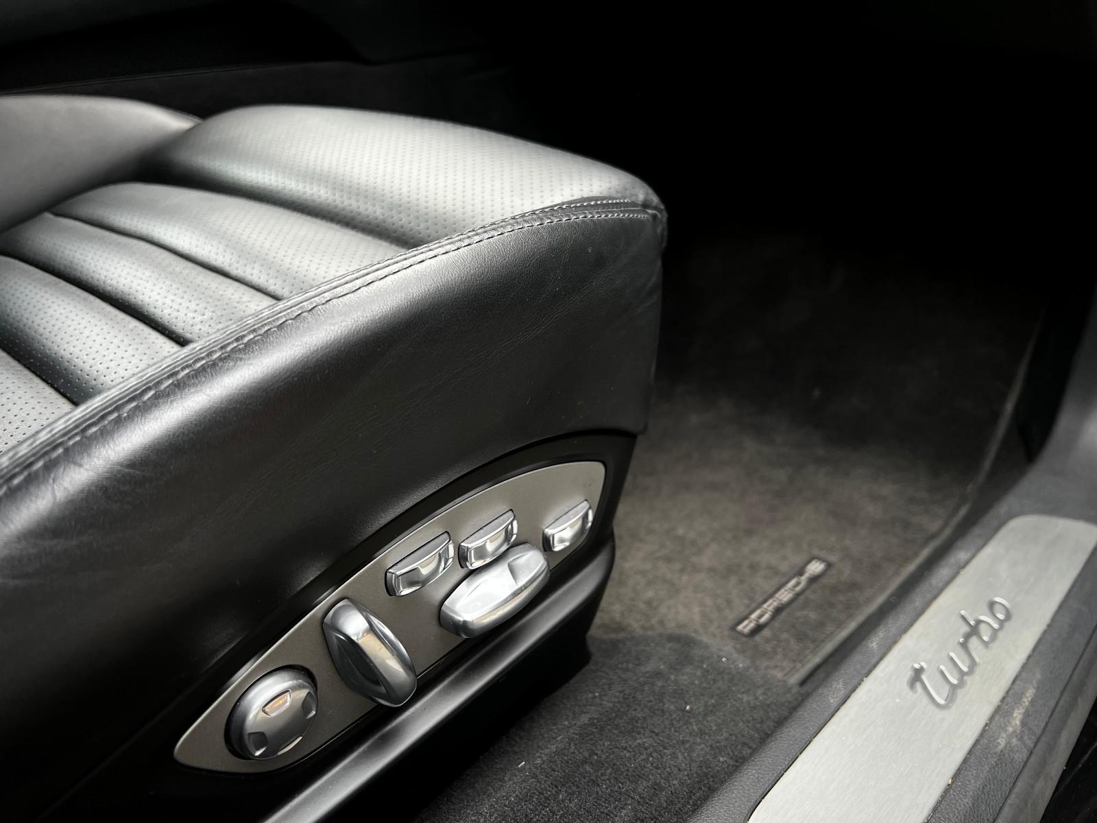 Porsche Panamera Turbo *PDLS/BOSE/XENON*