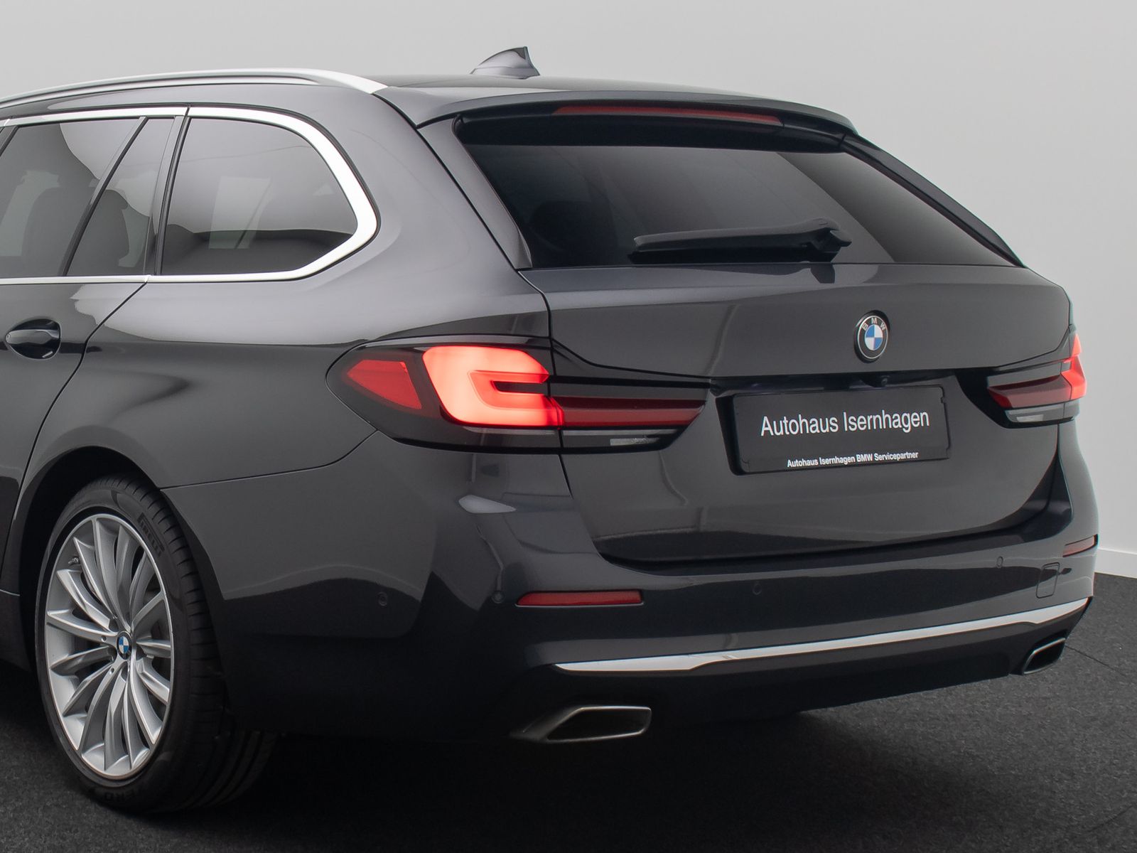 Fahrzeugabbildung BMW 520d Luxury Line Kamera DAB HiFi WLAN Alarm 19"