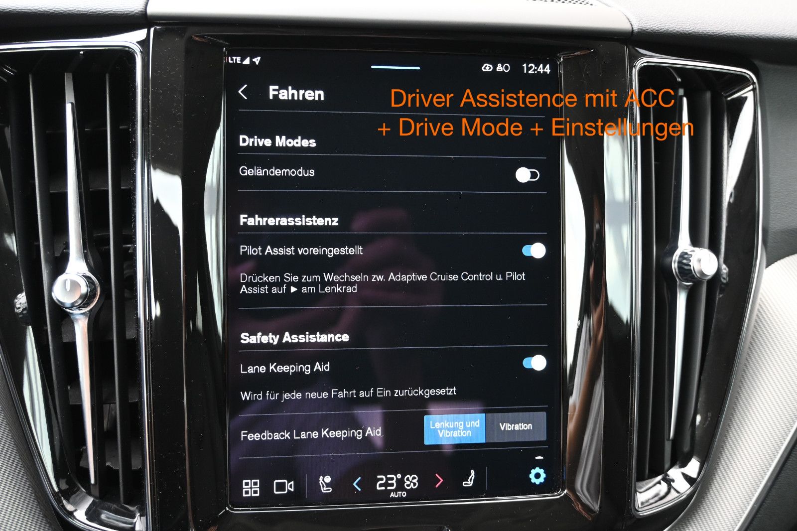 Fahrzeugabbildung Volvo XC60 B4 D Plus Dark °ACC°STANDHEIZ°360°KAM°HARM°