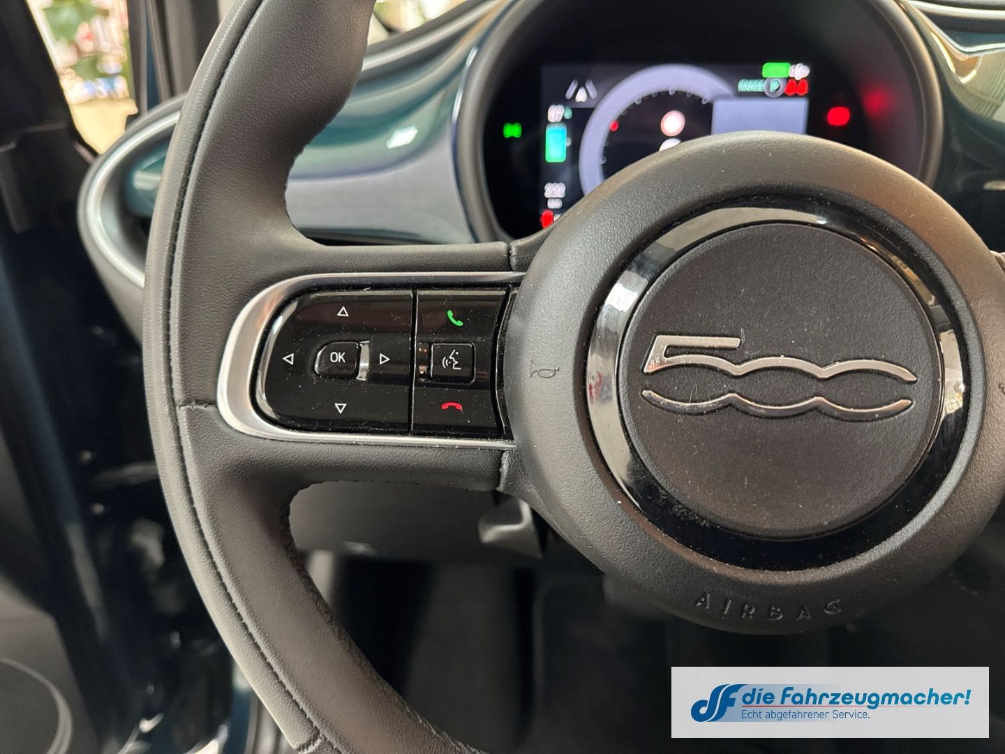 Fahrzeugabbildung Fiat 500 e Icon Navi Digitales Cockpit Memory Sitze A