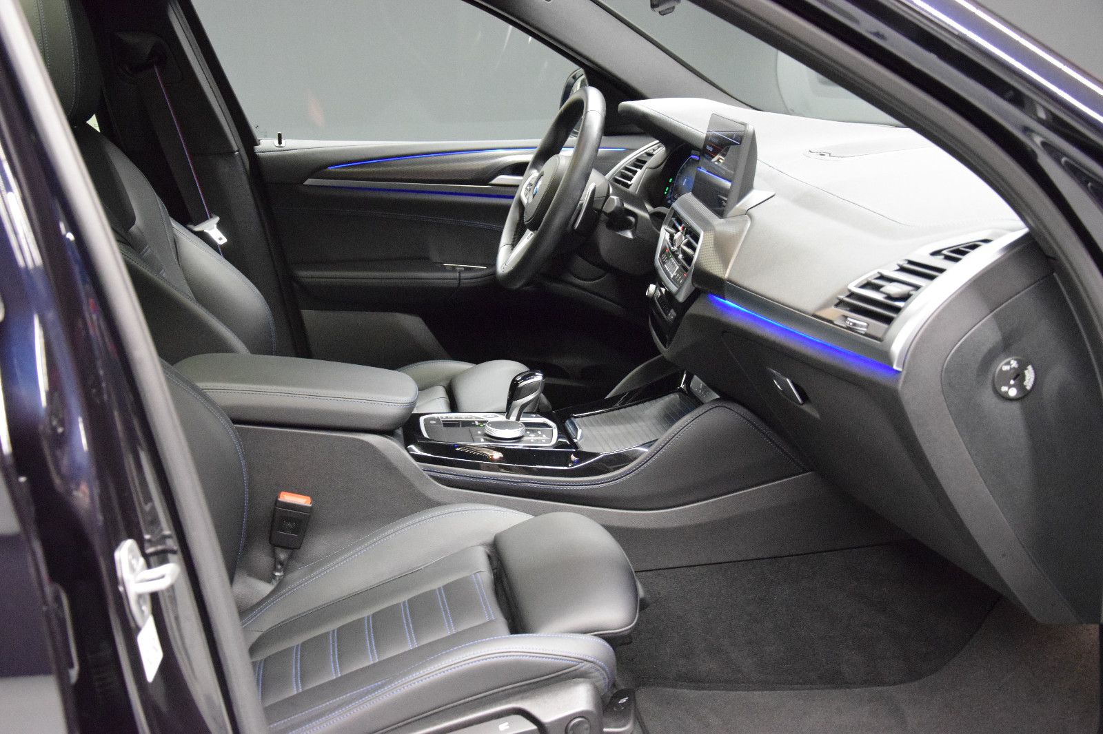 Fahrzeugabbildung BMW X4 xDrive 30 d M Sport Pano HuD Laser ACC AHK