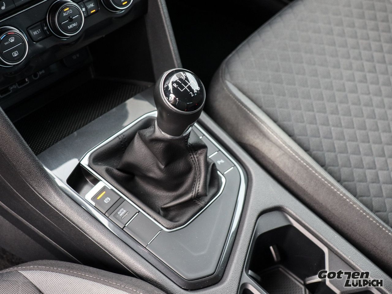 Fahrzeugabbildung Volkswagen Tiguan 1,5TSI Comfot. UNITED Navi Winter-Paket