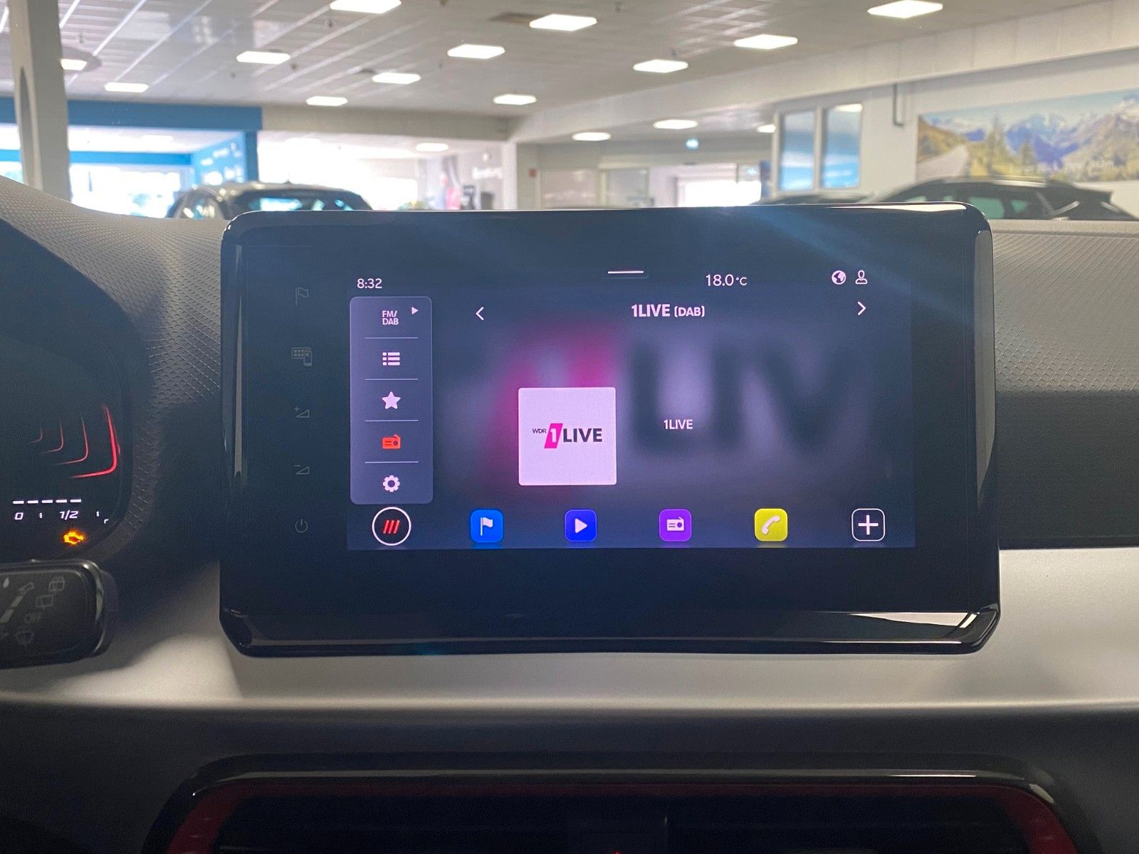 Fahrzeugabbildung SEAT Arona FR 1.0 TSI+NAVIGATION+ALLWETTER+WIRELESS+