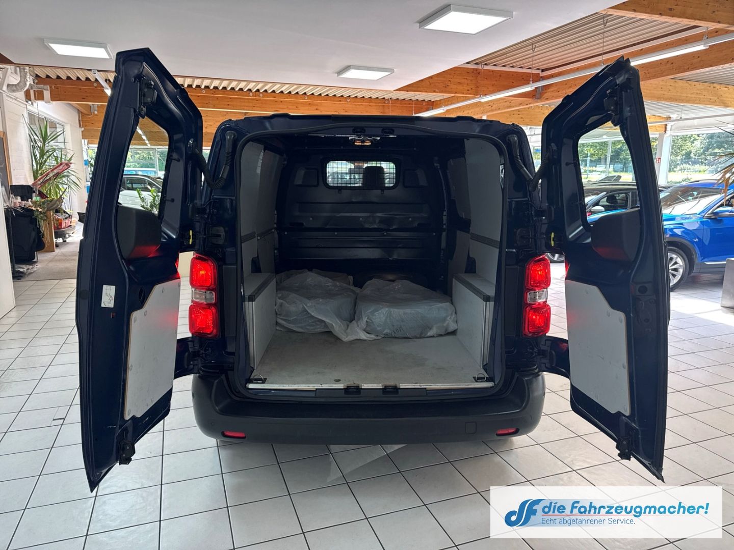 Fahrzeugabbildung Opel Vivaro Kasten Edition M 1.5 D EU6d *EXPORT