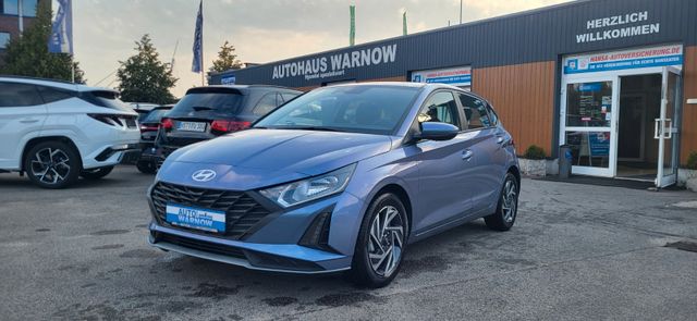 Hyundai i20 1.2 Essential Navi über App