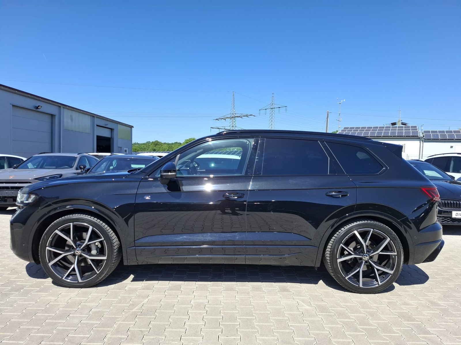 Fahrzeugabbildung Volkswagen Touareg 3.0TDI 4M R-Line VOLL Black 22" UPE 114T