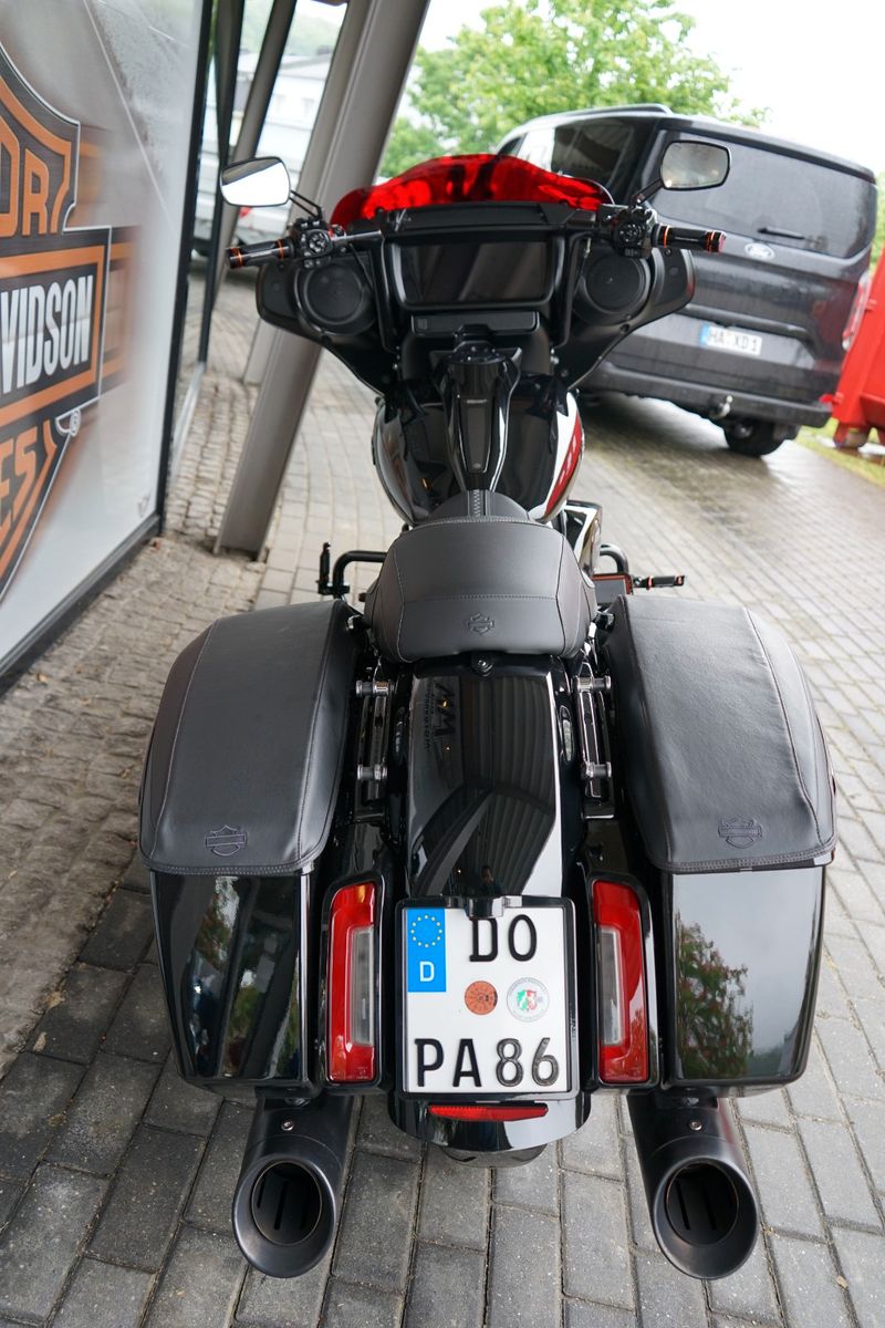 Fahrzeugabbildung Harley-Davidson Street Glide FLHX mit vielen Umbauten