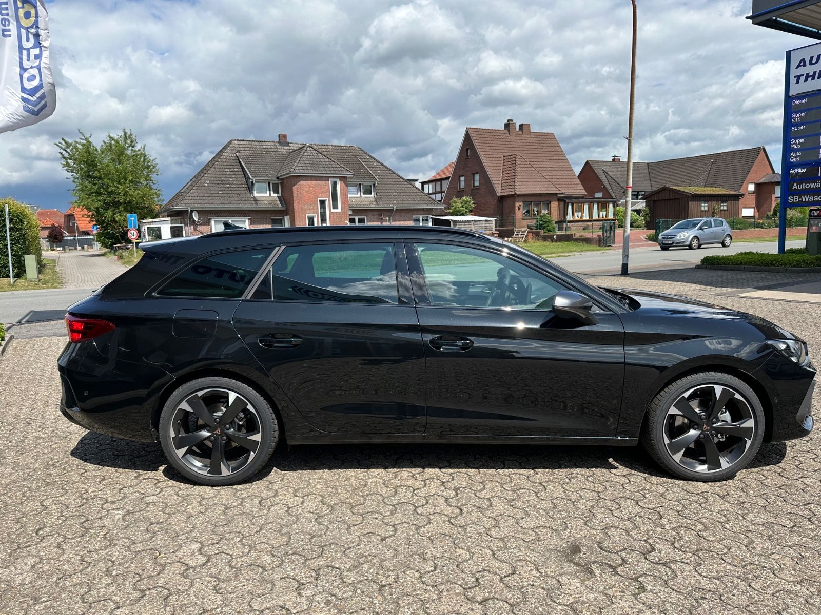 Fahrzeugabbildung CUPRA Leon ST 1.5 eTSI DSG Navi/AHK/LED/SHZG/18"