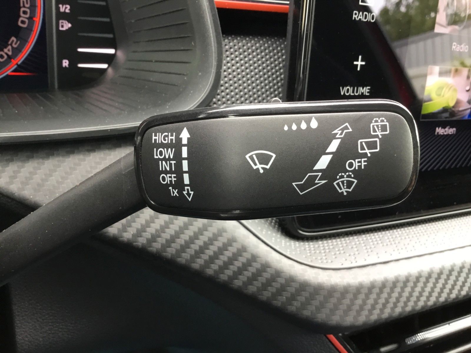 Fahrzeugabbildung SKODA Kamiq 1.5 TSI DSG Monte Carlo+AHK+Navi+Kamera