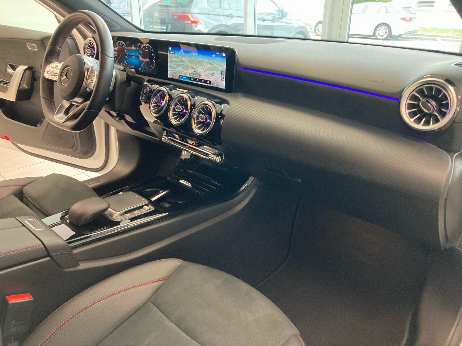 Fahrzeugabbildung Mercedes-Benz A 200 AMG*19"*LED*Kamera*Sound*CarPlay*MBUX-HI*
