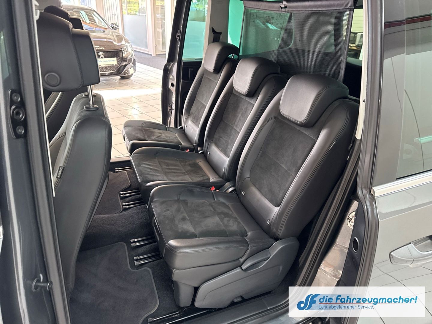 Fahrzeugabbildung Volkswagen Sharan Highline BMT Start-Stopp Sportpaket Stand