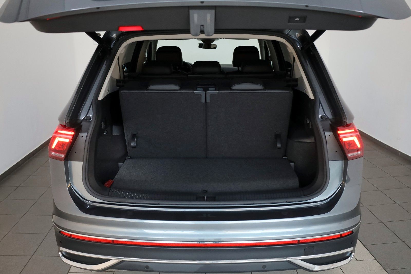Fahrzeugabbildung Volkswagen Tiguan Allspace Elegance 4M 7 Si.,Leder,Navi,AHK