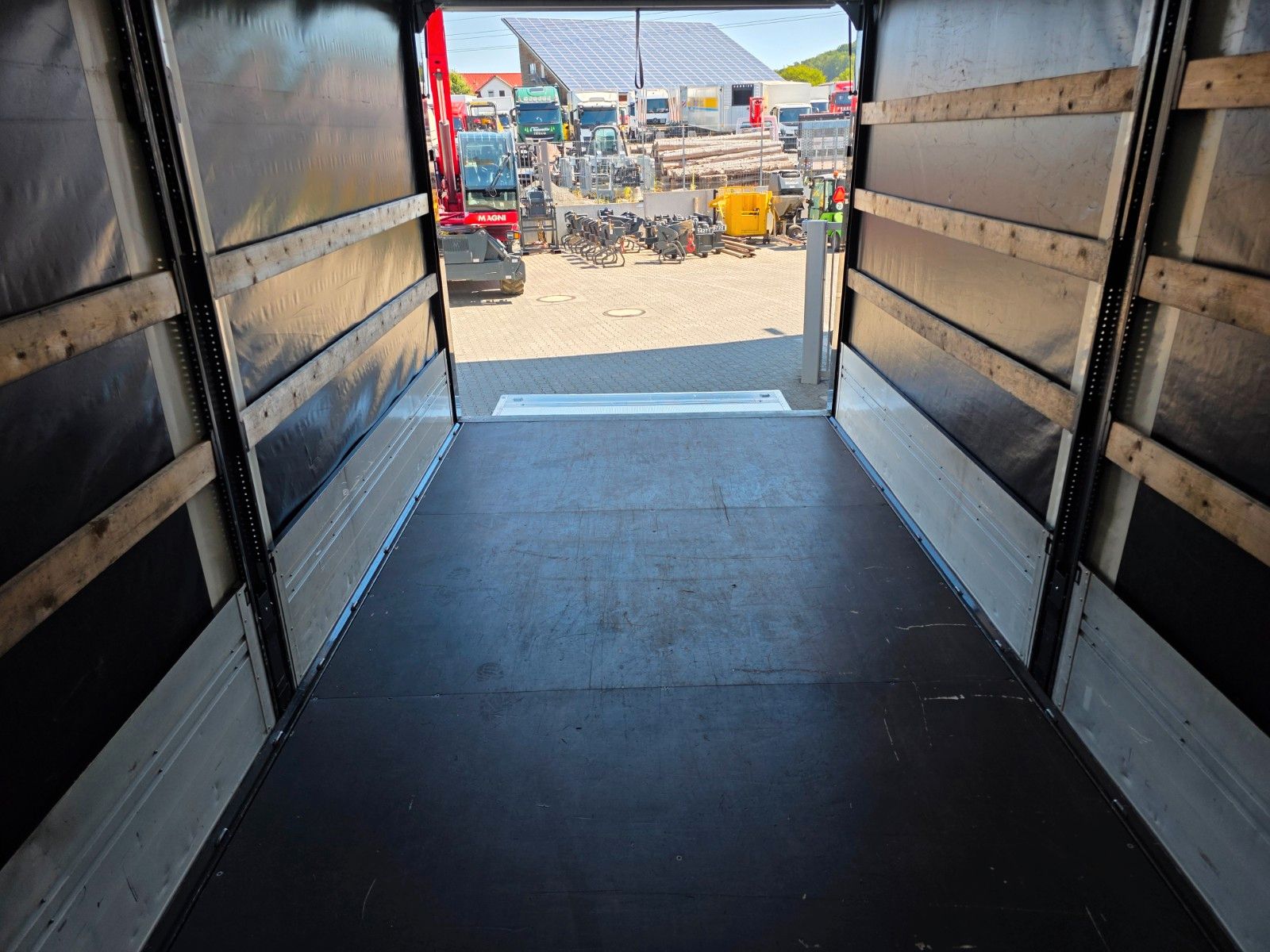 Fahrzeugabbildung Mercedes-Benz Atego 824 L Bär LBW 1.000kg AHK Klima 3 Sitze