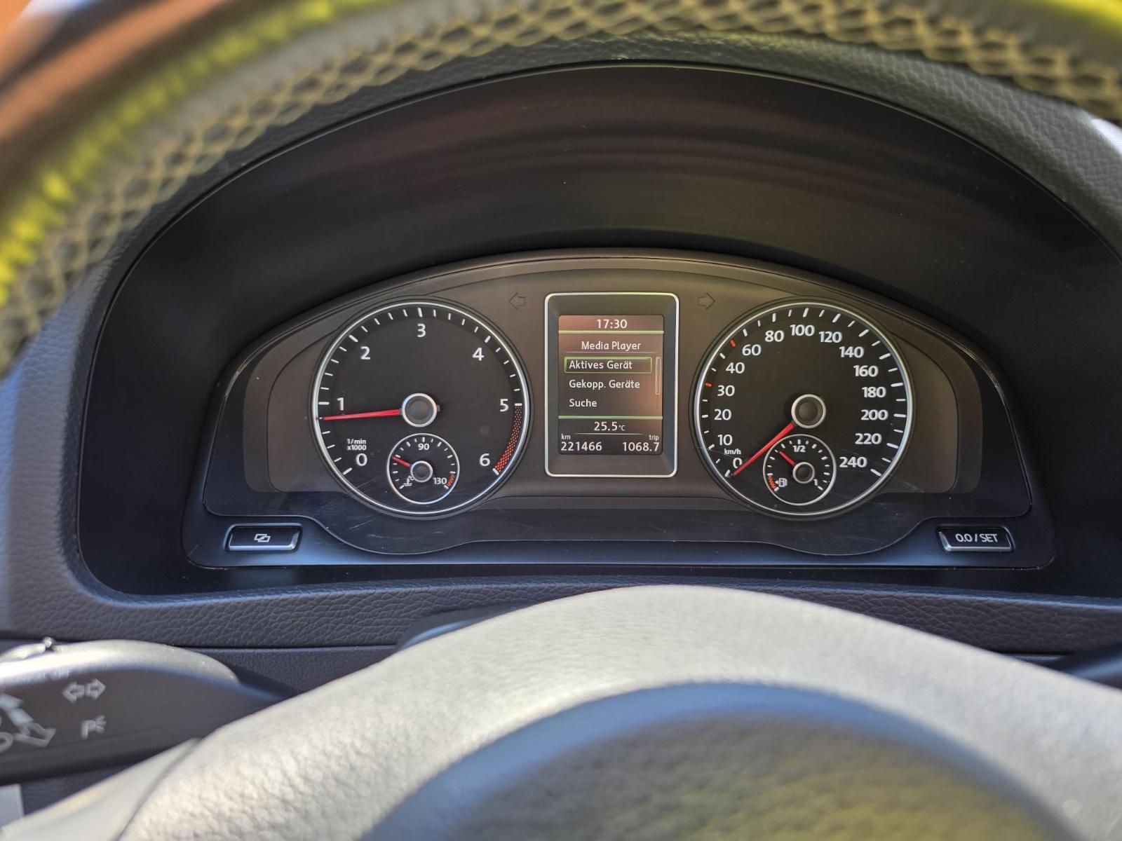 Volkswagen T5 Transporter Bus Multivan Edition 25
