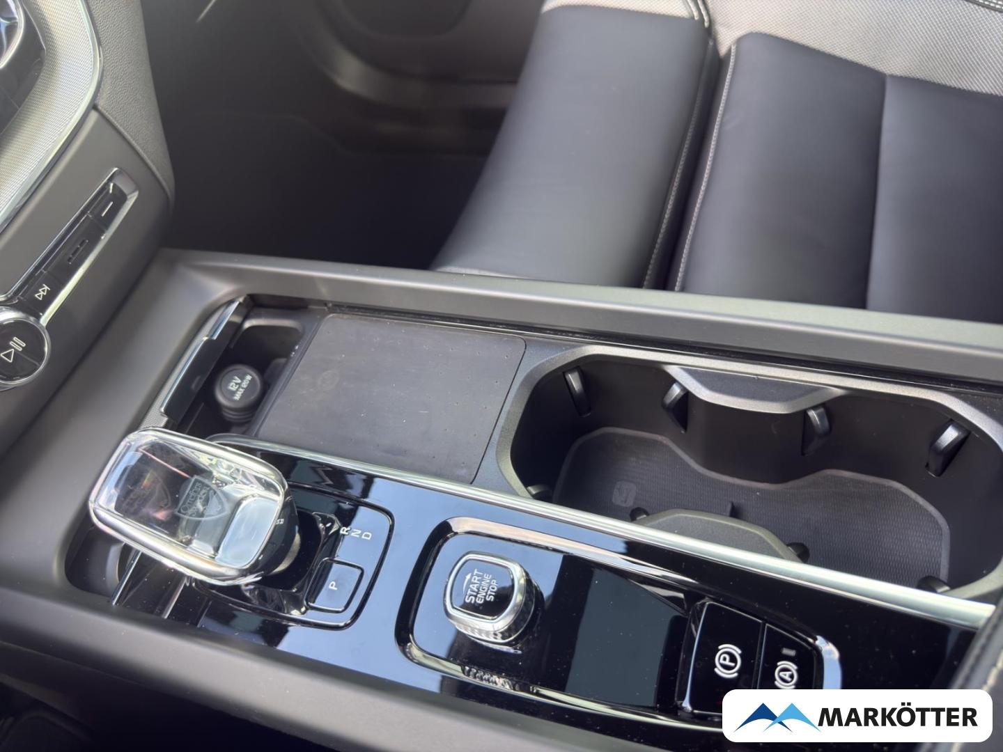 Volvo XC60 AUT.*PLUS DARK*2WD*PANO*LED*WINTERPAKET*E-S