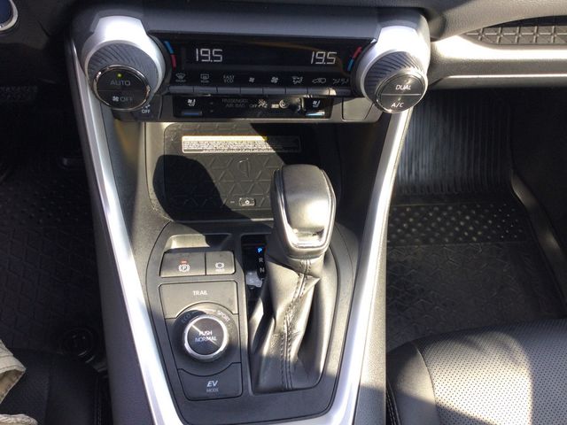 RAV4 2.5 Hybrid 4x4 Lounge SHZ NAVI ACC LED 360°