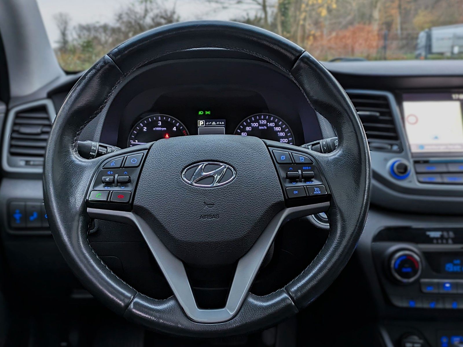 Fahrzeugabbildung Hyundai Tucson PREMIUM 4WD LEDER NAVI PANO PARKASS. LED