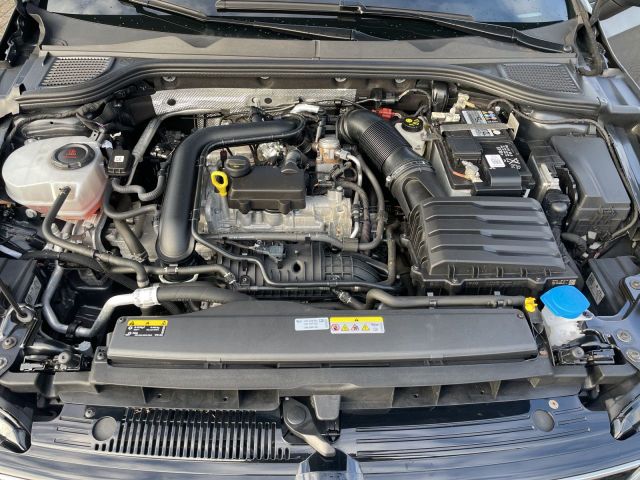 Golf VIII Variant 1.0 eTSI LED+AZV+Navi