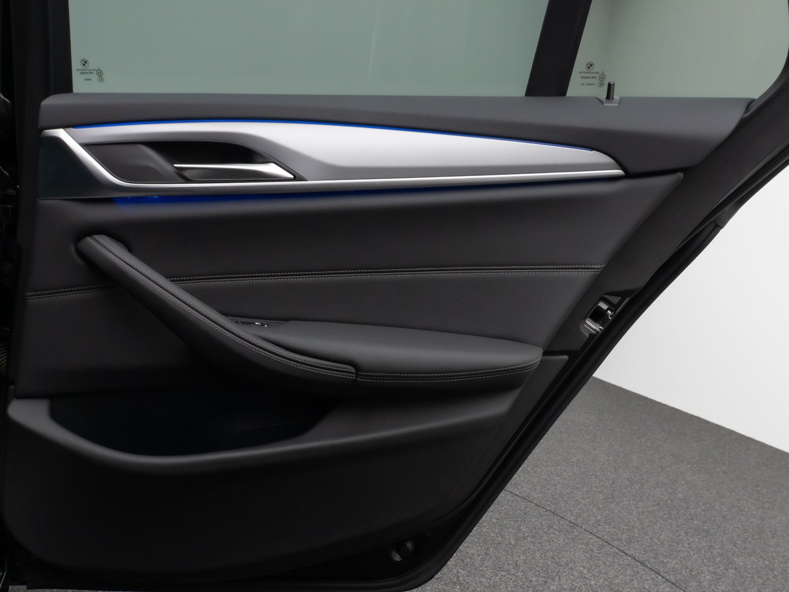 Fahrzeugabbildung BMW 530i Kamera Laser HUD DAB 4xKlima AHK Komfort