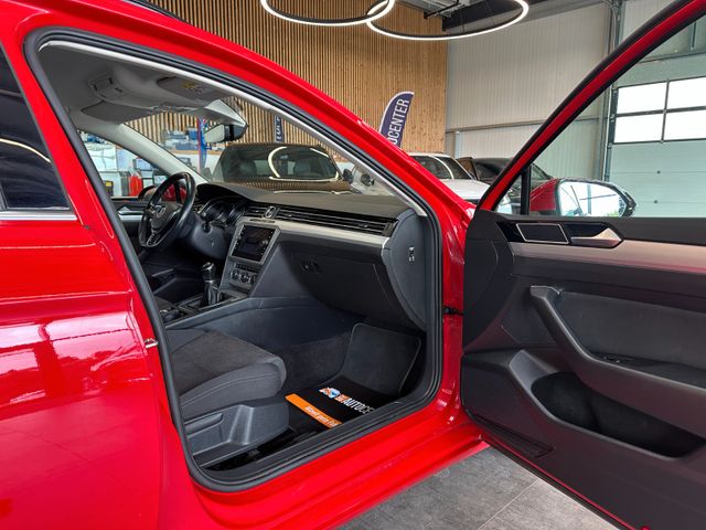 Volkswagen Passat Variant *Massage*Keyless*Tempo*Navi*