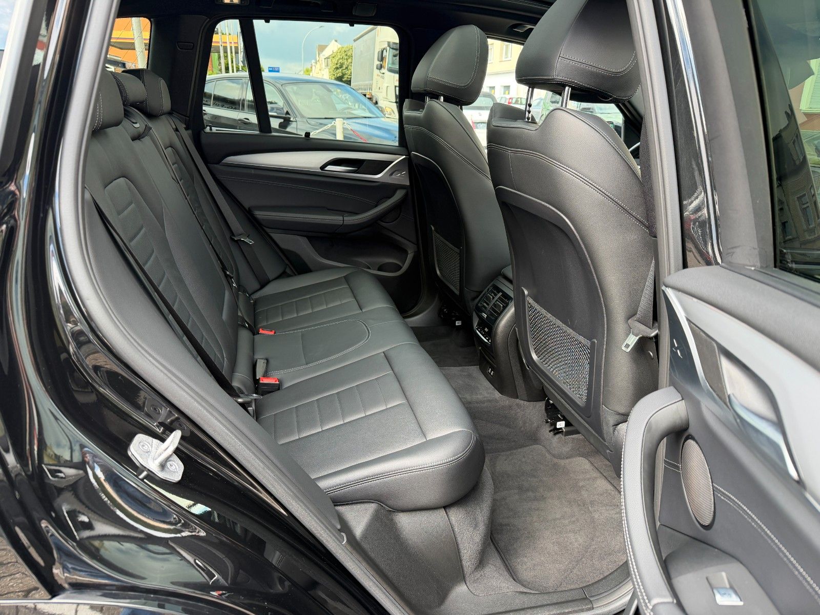 Fahrzeugabbildung BMW X3 xDrive 20 d M SPORT HUD AHK LEDER PANO D-KEY