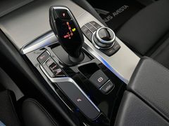 BMW 520 d M Sport Line / 2.HD / NUR 87.tKM /PANORAMA BMW 520 d M Sport Line / 2.HD / NUR 87.tKM /PANORAMA