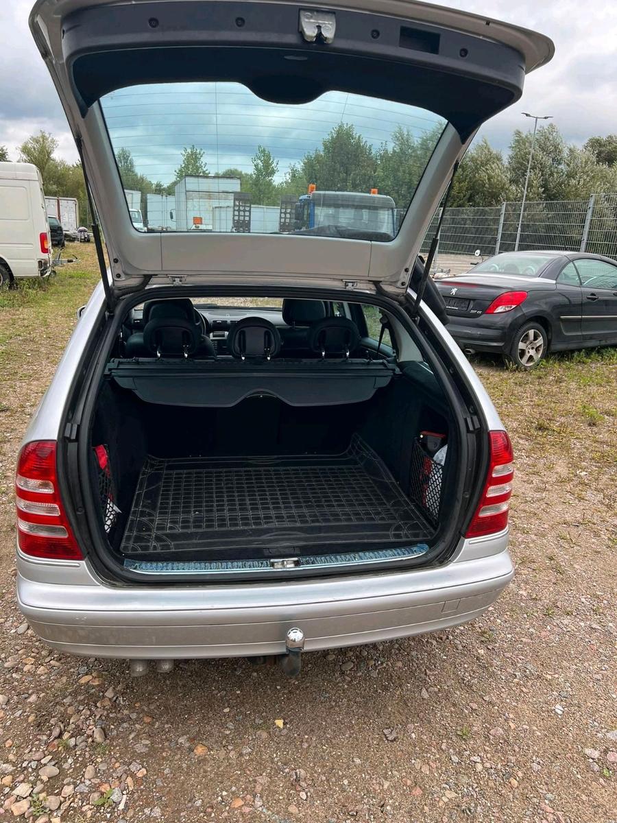 Mercedes-Benz C200 2006 — photo 10